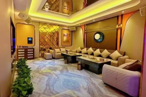 草原夜色中绽放青春 锡林郭勒酒香伴华年